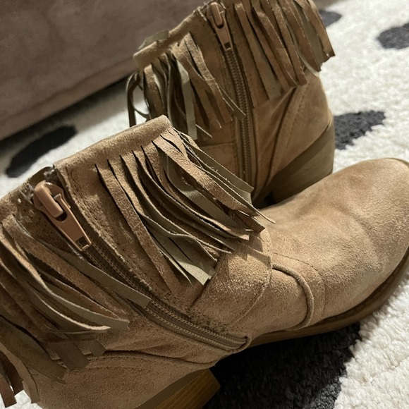 Soda Moccasin Heeled Booties Size 6 - Picture 3 of 6